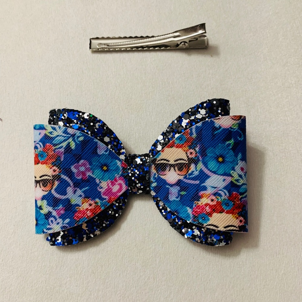 Frida girl bow 💖 5 x $25